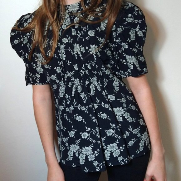 Gathered Sleeve Blouse from CO blakck with off white flowers - Picture 5 of 10